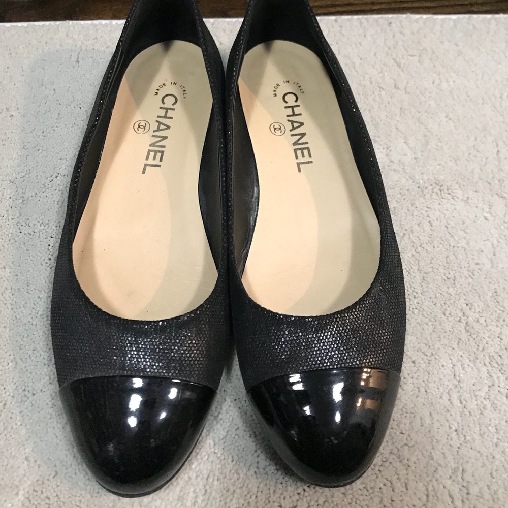 Gorgeous black Chanel flats